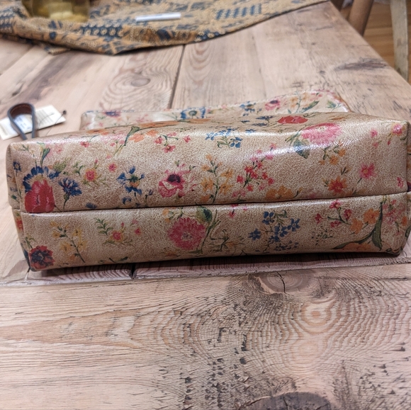 Patricia Nash Valerie Fold Over Wristlet in Prairie Rose Print Leather - Picture 4 of 11